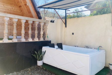 کلبه سوئیسی جکوزی دار در بابلکنار - سیادرکا