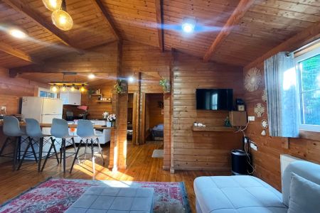 کلبه چوبی در لاهیجان - لیالستان