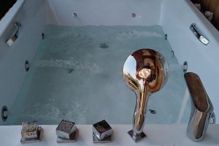 کلبه چوبی جکوزی دار در لفور - شارقلت