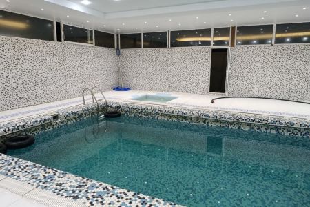 ویلا با استخر و جکوزی در کردزار شهریار