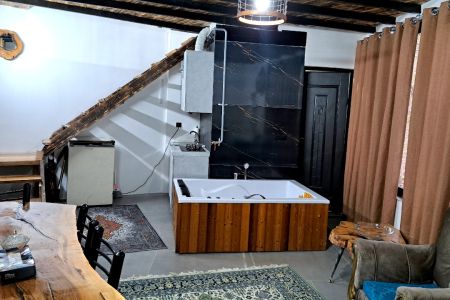 کلبه کنار رود در خرم آباد - جاده دو هزار