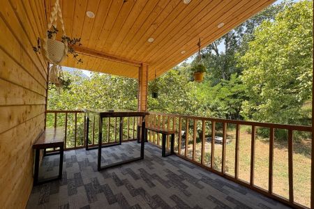 کلبه چوبی با چشم انداز جنگل در ماسال - خروم