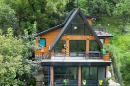 کلبه جنگلی استخردار در رامسر - آزارچال