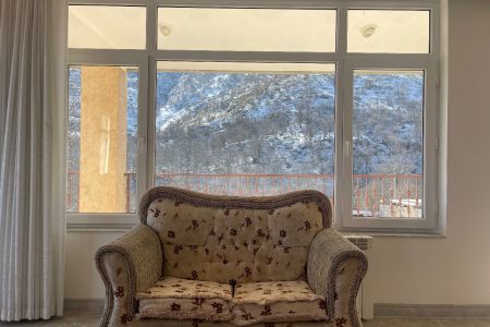 آپارتمان رو به کوه در کلیبر - طبقه دوم