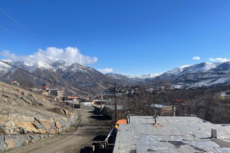 آپارتمان رو به کوه در کلیبر - طبقه دوم