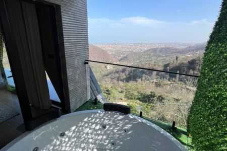 کلبه سوئیسی با ویو کوه و شهر در اربه کله