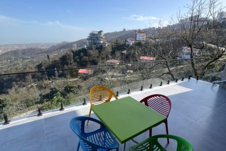 کلبه سوئیسی با ویو کوه و شهر در اربه کله