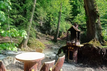 خانه ویلایی کنار رود در جاده اسالم