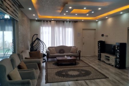 ویلا استخردار در ساوجبلاغ - عباس آباد بزرگ