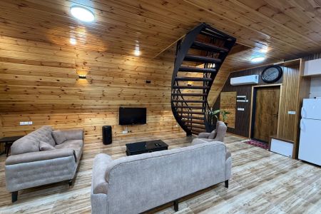 کلبه سوئیسی در نزدیکی جنگل گیسوم