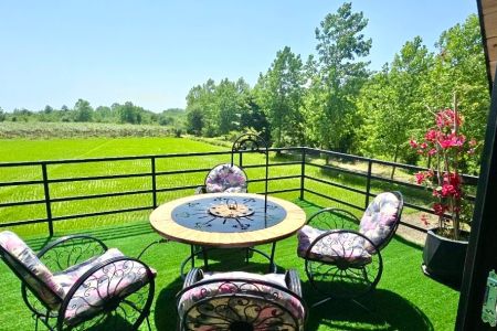 کلبه سوئیسی در نزدیکی جنگل گیسوم