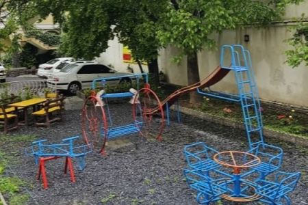 سوئیت کنار رودخانه در باغ بهادران - همکف