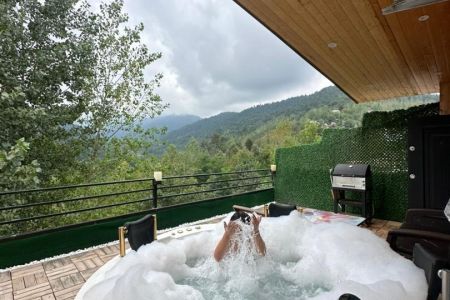 کلبه سوئیسی جکوزی دار در لفور - رئیس کلا