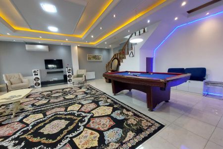 ویلا استخردار در چهارباغ - اغلان تپه