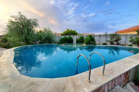 ویلا استخردار با حیاط دلباز اصفهان - کنجوان