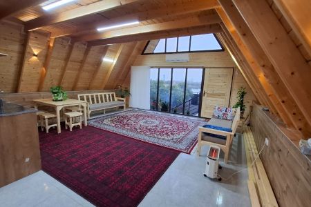 کلبه سوئیسی با ویو دریاچه انارستان در بابلکنار