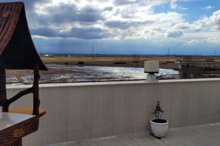 سوئیت با تراس رو به شالیزار در چوکام - ط ۴