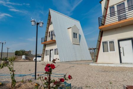 کلبه سوئیسی ساحلی در دلوار - بوجیکدان