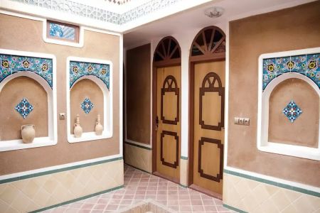 بوم گردی در نزدیکی کویر ورزنه - اتاق ۸ یا ۱۳