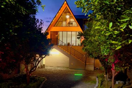 کلبه سوئیسی با ویو دریاچه انارستان در بابلکنار