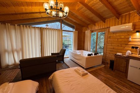 کلبه چوبی جکوزی دار نزدیک لفور- کلبه ۳