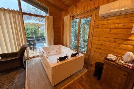 کلبه چوبی جکوزی دار نزدیک لفور- کلبه ۳