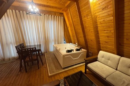 کلبه سوئیسی جکوزی دار نزدیک لفور - کلبه ۲