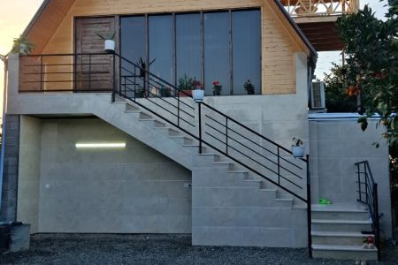 کلبه سوئیسی با ویو دریاچه انارستان در بابلکنار