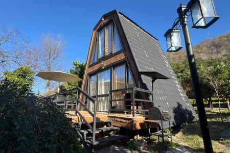 کلبه سوئیسی جکوزی دار نزدیک لفور - کلبه ۲