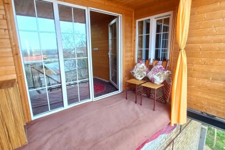 کلبه چوبی در شاندرمن - بی تم - ط دوم