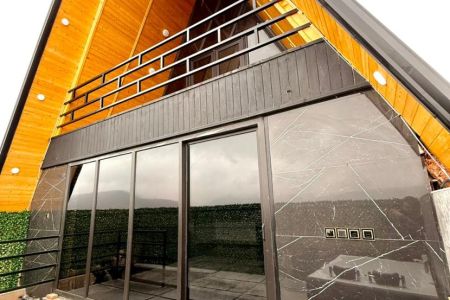 کلبه سوئیسی جکوزی دار در لفور - کالیکلا