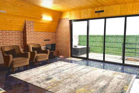 کلبه سوئیسی جکوزی دار در لفور - کالیکلا