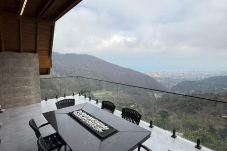 کلبه سوئیسی با ویو کوه و شهر در اربه کله