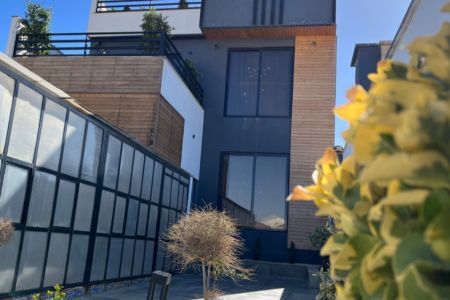 ویلا تریبلکس استخردار در رودهن - مهرآباد