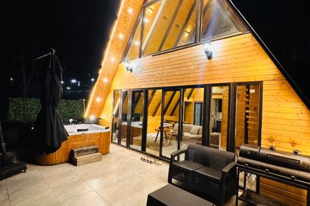 کلبه سوئیسی با جکوزی در زیرآب - سرخکلا