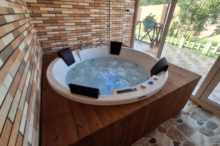 مجموعه اقامتی با جکوزی در ساری - نقارچی محله