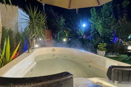 کلبه سوئیسی با جکوزی در زرین کلا نوشهر -الیکا