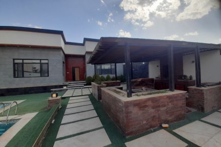 ویلا استخردار در چهارباغ - اغلان تپه