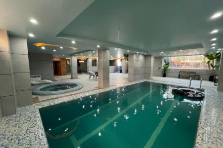 ویلا دوبلکس با استخر و جکوزی در چهارباغ