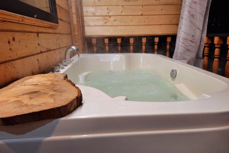 کلبه سوئیسی جکوزی دار در دالخانی - چورته