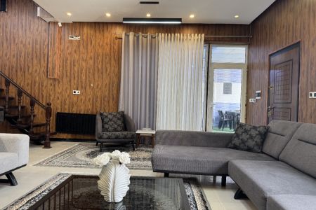 ویلا دوبلکس استخردار در چهارباغ - زعفرانیه