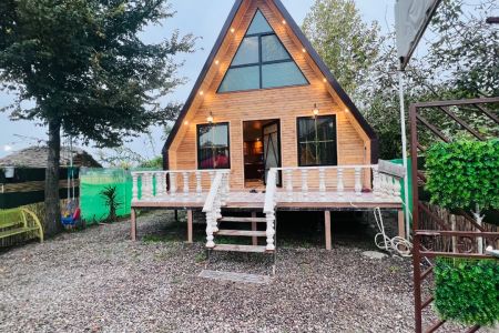 کلبه سوئیسی در جاده سنگر