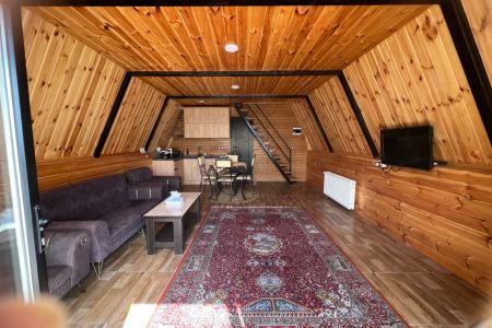 کلبه سوئیسی در شاندرمن - اسطلخ زیر