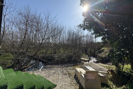 کلبه سوئیسی کنار رودخانه در چالوس - اکبر آباد