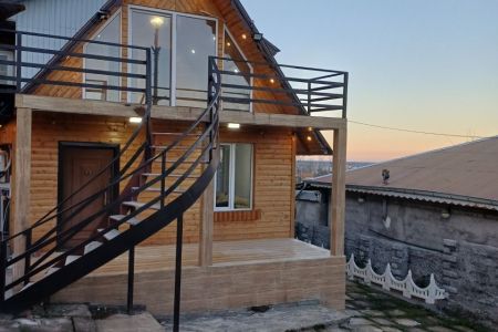 کلبه با نمای چوبی در ماسال