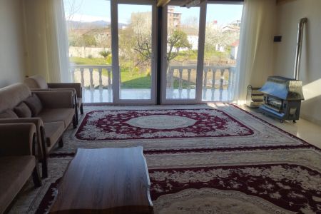 کلبه با بالکنی رو به شالیزار در اسالم - کریم سرا