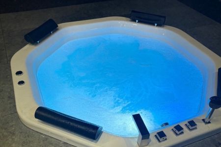 کلبه سوئیسی جکوزی دار در سیاه دوله شاندرمن