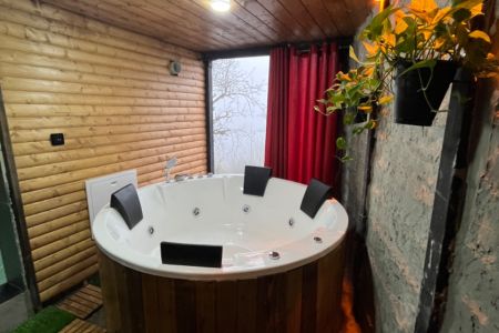 کلبه چوبی جنگلی در رامسر - گاورمک