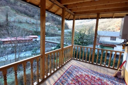 کلبه چوبی بالکن دار در پلت هاله تنکابن - ط۳