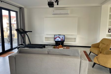 ویلا دوبلکس با حوضچه آبسرد در عباس آباد